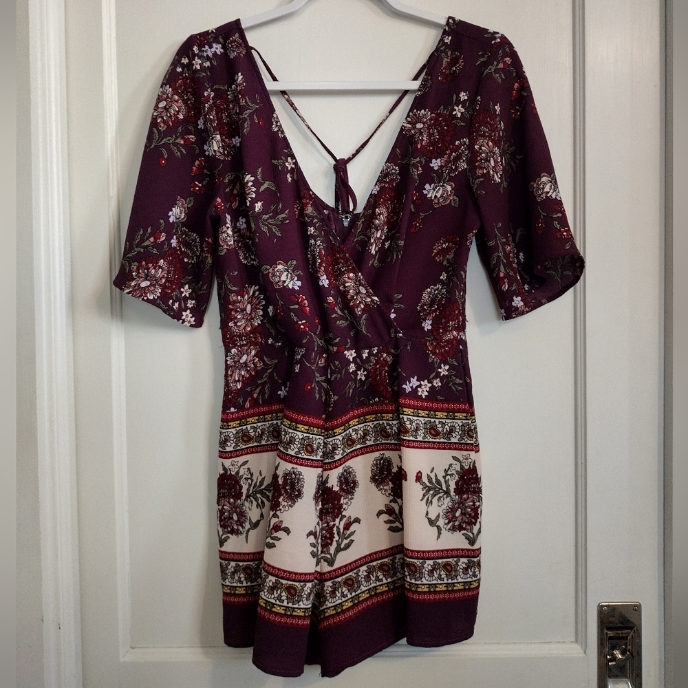 Francesca's Mi Ami Floral Romper Women's Size M EUC